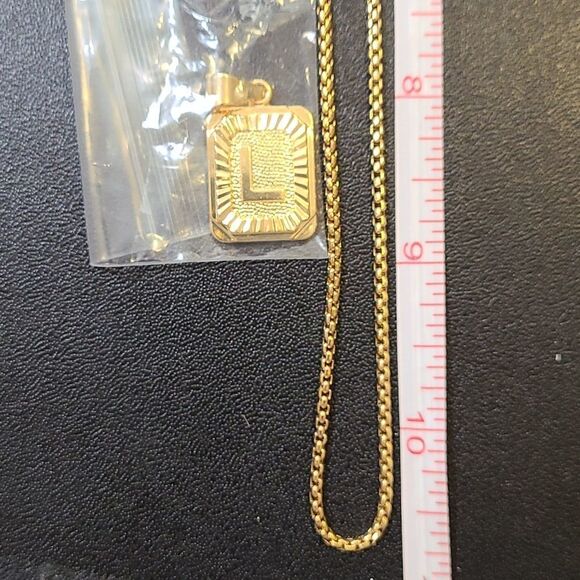 Trends Max "L" letter with chain. Gold plated. - Picture 2 of 2